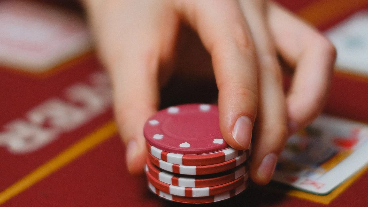 Casino Slots vs. Table Games: Which is Better?